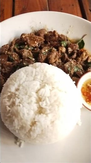 ทานกระเพราหมูตุ๋นแซ่บๆด้วยกันครับผม #มาเด้อพี่น้อง