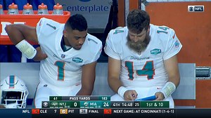 Fitz mentoring Tua on the sidelines 💯 📺: #NYJvsMIA on CBS 📱: NFL app // Yahoo Sports app: https://bit.ly/3j7jM9d | NFL