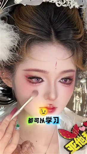 Choose the Perfect Makeup School: Your Guide