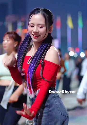 Mesmerizing Dance Performance by DanceRhysm