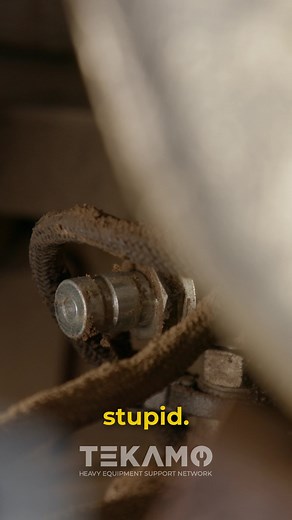 Gotta love it. Watch the full episode on YouTube -> @tekamohd @fortishd #tekamohd #tekamo #heavydutymechanic #heavywrenching #cat #caterpillarwrenching #snapon #bluecollar #trades #supporttrades