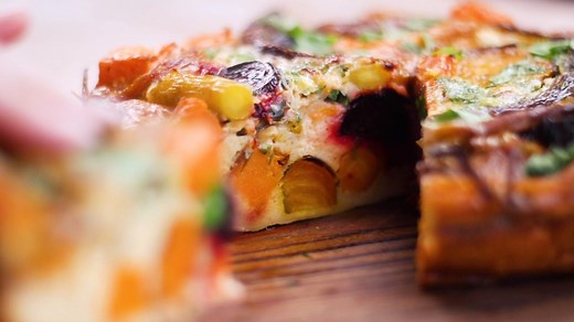 This easy self crusting quiche is made without any pastry, and our recipe is super delicious and simple! If you happen to have leftover roasted veggies from last nights dinner, then throw them in to save time! Recipe features our #freshfriends Mainland NZ Woodland Eggs Anchor NZ Superb Herb Mrs Rogers Olivado Le Creuset Australia & New Zealand. Find it here https://fresh.co.nz/2020/02/04/easy-self-crusting-quiche/ . . . . . . . . . . . #easyrecipes #easymealideas #selfcrustingquiche #quiche #qui