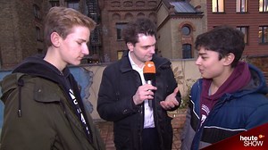 165K views · 1.8K reactions | Lutz van der Horst rekrutiert Minderjährige für die Bundeswehr. Die ganze heute-show vom Freitag: https://ly.zdf.de/DqX/ | ZDF heute-show | Facebook