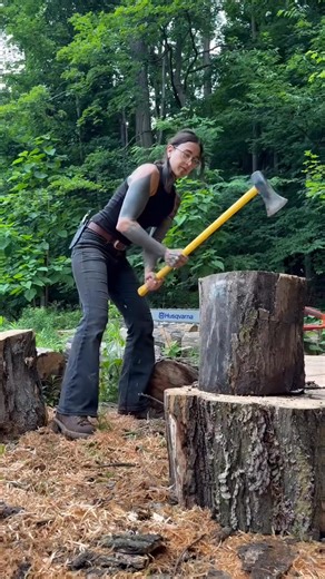 Hit it with your purse Barbie! Spruce Loggers @carolinashoe #countrylife #countryliving #offgrid #offgridliving #nature #woods #wood #trees #forest #cabin #cabinlife #firewood #woodsplitting #axe #splittingmaul #maul #lumberbarbie #homesteading #homestead #offgridlife #carolinaloggers #carolinashoe | Lumber Barbie