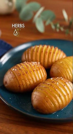 🥔 Air Fryer Garlic Butter Hasselback Potatoes 🧄 #recipe #food #cooking #baking #airfryerrecipes