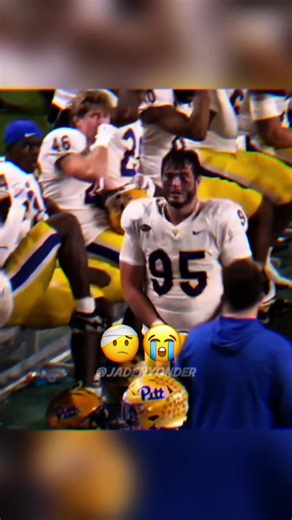 Straight to concussion protocol 😭✌️ #footballedit #funnyfootball | strong heads nfl