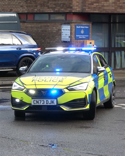South Wales Police RPU Cupra Leon responding to an unknown incident. #cardiff #police #heddlu #wales #fyp