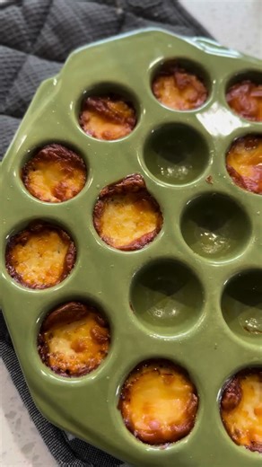 Add some crunch to your cheese melt with nuts or seeds. It’s the perfect texture combo! #CrunchyGoodness #CheeseMelts