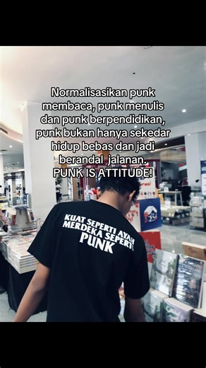 Jadilah punk yang cerdas! Ingat akar punk dari London akhir 1970-an lahir dari kemarahan anak muda terhadap pengangguran massal, kemiskinan, dan sistem yang menindas, melalui band seperti Sex Pistols dan The Clash yang menyuarakan