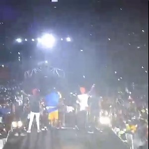 2.8K views · 240 reactions | O fenômeno Nagrelha (Os Lambas) em Palco Luanda • Baía Fest - 2022 #kuduro #dance #Nagrelha #Angola #music #baiafest | Música No Ponto | Facebook