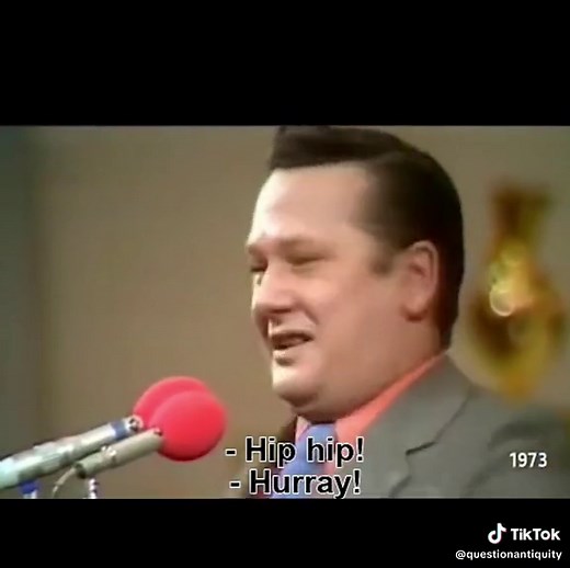 At the 1973 Cologne Carnival festivities, German comedian Jonny Buchardt manipulated the audience into screaming