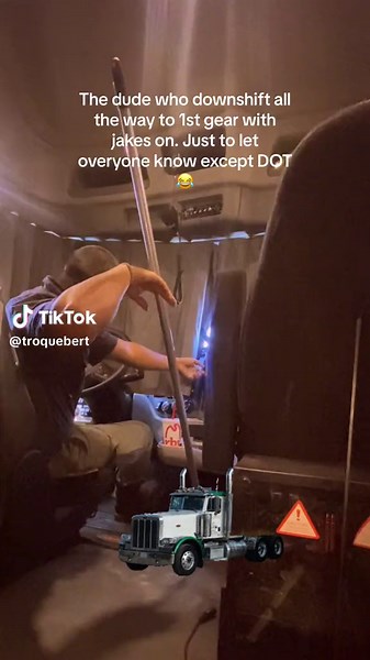 These are so awkward to film but this is the last one 👍 #trucker #jakebrake #enginebrake #downshifting