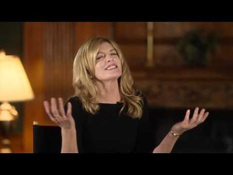 The Intern: Rene Russo "Fiona" Behind the Scenes Movie Interview | ScreenSlam
