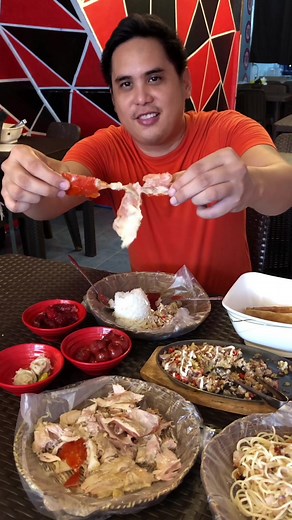 Unlimited Cebu lechon is now available in Metro Manila for only ₱499 per person! 🐖 #MagellansLechon serves Cebu’s famous super-tasty spit-roasted pig, lechon dishes like sisig and pasta, and Cebuano streetfood like ngohiong, chorizo, skinless longganiza, and siomai sa Tisa. Lami kaayo! 📍 Magellan's Lechon, 521 M. Almeda St, Brgy. San Roque, Pateros, Metro Manila (near BDO Pateros) | Open Daily from 9am to 8pm. Mobile: 09620782528 ⚠️ No car parking available. Limited motorcycle parking slots. B