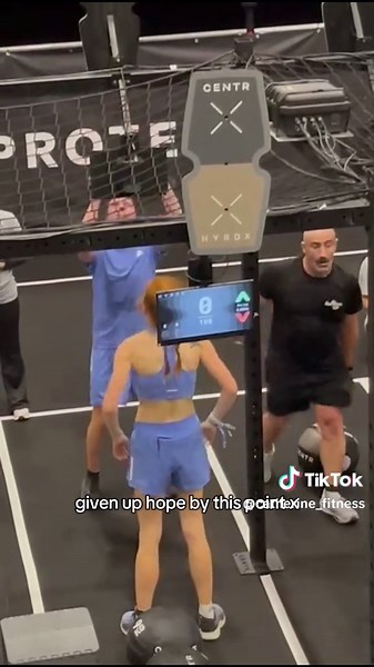 That was a humbling experience 😵‍💫 at least I got the sledge moving!!! Being not able to train the sledge push, pull and wall balls in my gym it’s fair to say that the men’s weights defeated me 🫠🫠 I can just about manage the lunges with 20kg weight but I think I’ll stick with the ski, row, and burpees 😅 #hyroxtraining #hyroxbirmingham #hyroxmixeddoubles #hyrox #hyroxuk