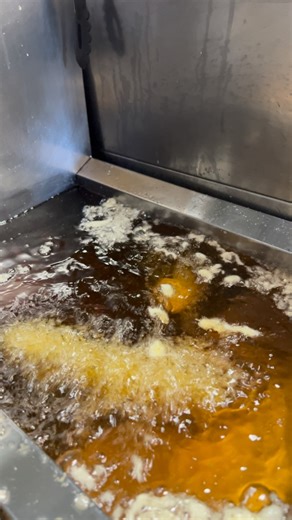 「奈良うどん・唐揚げ｜ 情熱うどん荒木伝次郎」 | 【今日は“うれしい一杯”で心ほぐそう✨】 おはようございます、伝次郎です😊 朝晩ひんやり。 頑張るあなたの一日の真ん中や終わりに、ふっと力が抜ける一杯を‼️ きょうの主役は―― 揚げたてサクッの「ちくわ天」× とろり濃厚「半熟たまご天」🥚... | Instagram