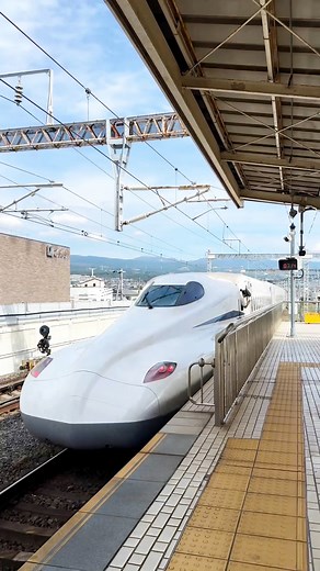 The bullet train (Shinkansen) in Japan —Have you ever ridden? 🇯🇵🚉❤️ #japan #travel #trip #walk #train #snowfall #reels | LIFE of JAPAN 日本の生活