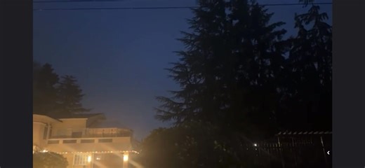 13K views · 136 reactions | Captured power flashes from arcing powerlines or exploding transformer fuses a short time ago in Tacoma as a result of the wind. #wawx around 7am 12-26-24 -Benjamin J | Washington Weather Chasers | Facebook