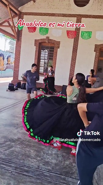 Preparando nuestra presentación de Ahualulco es mi tierra 🎉🇲🇽🍾🎊🇲🇽#32aniversarioballetollinahualulco #42aniversariocajapopularjmmercado #ahualulcoesmitierra#mesdelapatria🇲🇽 #ahualulcodemercadojalisco