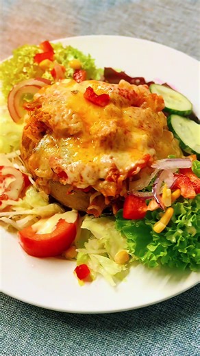 Wer leckeres Essen liebt, ist bei uns genau richtig! 😊🫵🏻 #rügen #restaurant #sassnitz #ostsee #inselrügen