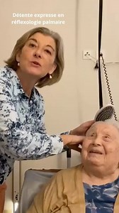 Bonjour, aujourd’hui je te montre comment réaliser une détente expresse et très agréable en réflexologie palmaire pour une personne âgée. ❤️Je suis avec ma marraine qui a 96 ans. Trop contente, Ninon a tellement adoré que j’ai refait la réflexologie le lendemain et plus longtemps et même un massage sur son visage avec de l’huile d’amande douce (conseillé par son médecin pour ses croûtes) . ❤️En lui touchant les mains, j’ai un rapport particulier avec ma marraine, je peux lui transmettre toute ma