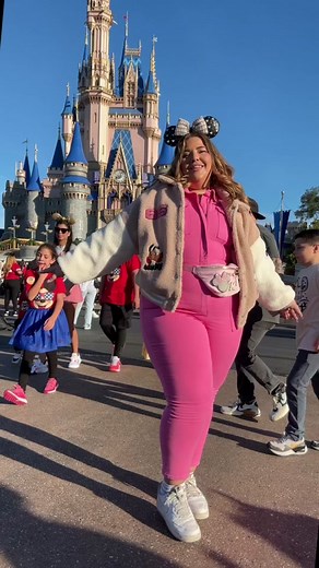 Sam Paige (@sampaigeeee)’s videos with Misty - Lesley Gore