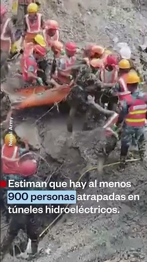 Rescatan en Nepal a dos trabajadores tras nueve días atrapados | Noticias Telemundo