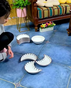 These plates are so fun! 🍽️ | Old Classic Cartoons