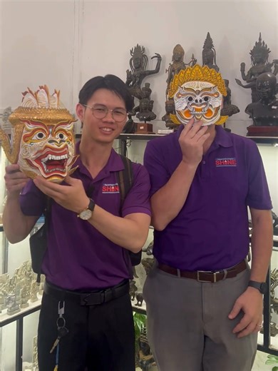 --Khmer Below-- Made in Cambodia Market - Learn Chinese! (Episode 3) 🎨✨ Welcome back to our Made in Cambodia market series! Today we're exploring beautiful Cambodian crafts while learning useful Chinese vocabulary together! Today's Vocabulary: 🎨 Watercolour Painting: 水彩画 (Shuǐcǎi huà) 🪵 Leather Carving: 皮革雕刻 (Pígé diāokè) ☕️ Coffee Cup: 咖啡杯 (Kāfēi bēi) 📓 Notebook: 笔记本 (Bǐjìběn) 🗿 Stone Carving: 石雕 (Shí diāo) From traditional watercolour paintings to handcrafted leather work, elegant coffee 