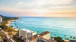 🌺 Set in the heart of Waikiki, The Sheraton Princess Kaiulani offers fantastic value for your Hawaiian holiday! Featuring everything you need for the perfect holiday including a sparkling outdoor pool, close access to world-famous Waikiki Beach and on-site restaurants and bars, discover the royal island experience at Sheraton Princess Kaiulani. To learn more contact our Hawaii Experts on 1300 796 022 or visit 👉 https://bit.ly/3Sby0eD ✨ 8 Nights in a guaranteed triple upgraded Princess Pool Vie