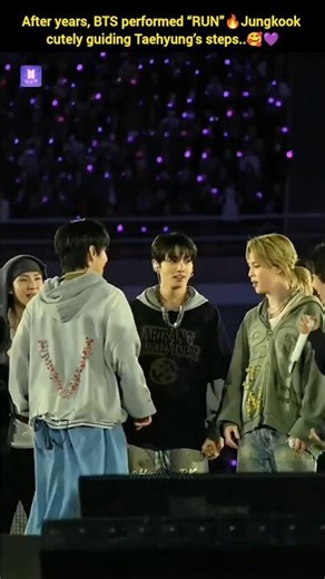 Day-3😭Jungkook sweetly teaches Taehyung the RUN choreo, so cute💜 #v #jk #rm #jin #shorts #bts