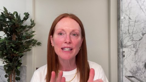 Julianne Moore’s Guide to Softening Fine Lines and Ultra-Flattering Makeup for Redheads