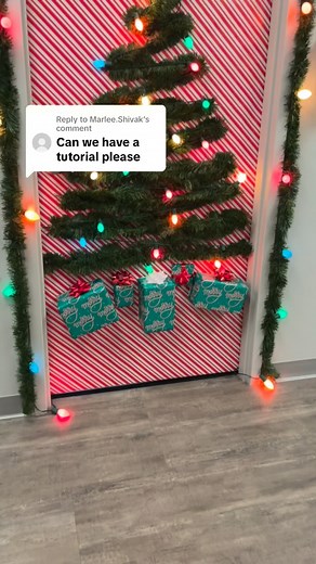 476 reactions · 34 shares | Christmas door tutorial  #christmasdoor #christmas2025 #christmasdecor #christmasdoorcontest #christmasdiy #christmasdoordecor #christmascompetition | RaQuel Serrano | Facebook