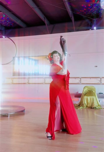 Explosive Burlesque Performance Highlights