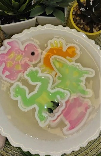 How to create pink jelly fish with 3d magic jel and float in water #jellyfish #magic #art #fun