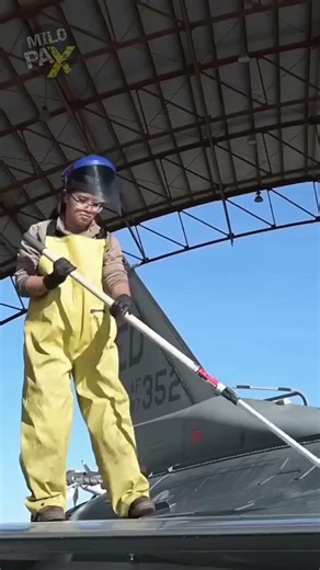 Why This F-16 Fighting Falcon Has an “Automatic Car Wash” ✈️😲