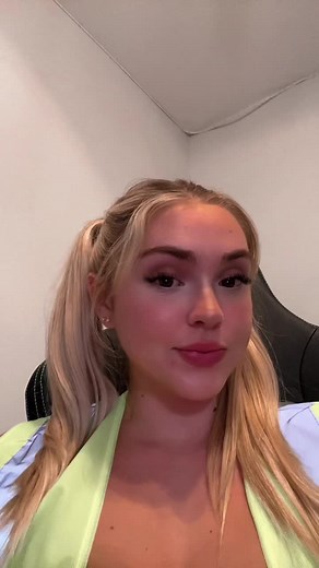 Exploring the World of itscocostar on Instagram