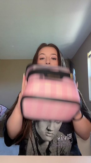this reminds me of my old pack with me to sleepover at my boyfriends videos now i live with that mf.. miss these types of vids 😭🫶🏻 #packwithme #packwithmeforvacation #packwithmeforflorida #packmakeupwithme #vsmakeupbag #girlytips #fyp