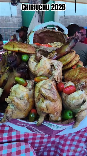 🌽🍖 Chiriuchu: el sabor tradicional del Corpus Christi en Cusco 🍗🫔 El Chiriuchu es el plato emblemático de la festividad de Corpus Christi en Cusco. Su nombre en quechua significa “ají frío” y reúne una deliciosa combinación de ingredientes como cuy, gallina, chorizo, queso, cancha, cochayuyo, huevera y rocoto. Más que una comida, es una expresión de la riqueza cultural, histórica y gastronómica de los Andes peruanos, transmitida de generación en generación. #Chiriuchu#cusco_peru🇵🇪 #paratii