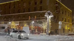 Christmas lights glitter in snowy Truckee, California | Latest Weather Clips | FOX Weather