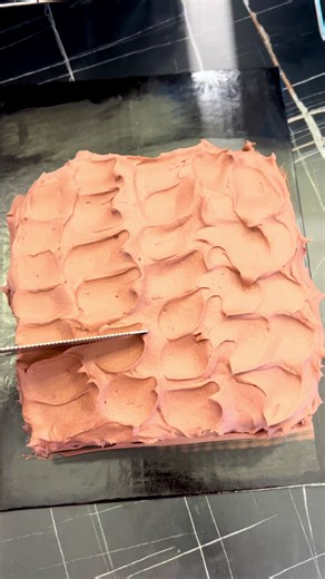 There’s something so satisfying about making chocolate ganache from scratch. Just two simple ingredients — equal amounts of rich chocolate and warm cream — but the result feels so luxurious. After pouring the warm cream over the chocolate, I let it rest, then stirred gently until smooth and glossy. The hardest part? Patience. I let it cool and thicken for about an hour before whipping it… and that’s when the magic really happened. It transformed into the most fluffy, silky, melt-in-your-mouth fr