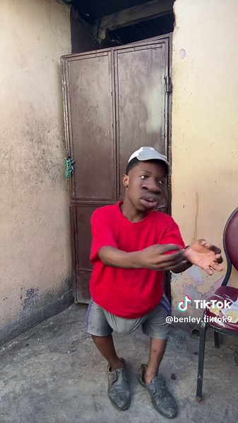 Pourquoi elle pleure ? Découverte hilarante !