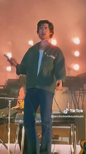 Arctic Monkeys - 505 (Official Music Video)