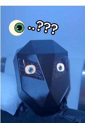 I'm showing you the viral backpack The one that looks at all the people behind you annoyingly with annoying eyes. #mochila #backpack