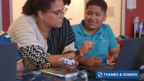 Thames & Kosmos Robotics Workshop with Micro:Bit STEM Experiment Kit, Creative, Educational Coding & Programming Curriculum for Home & School Use, Utilizes MakeCode App to Learn Python, Javascript