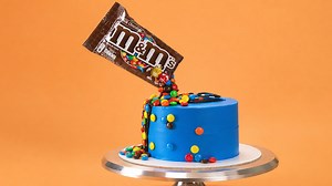 Simple cake decorating with colorful styles