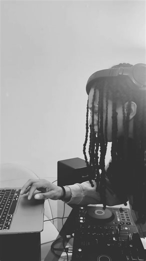 60 seconds with Spinelli TRACK ID - @dinerodrives ‘murder on the dance floor’ & @Bobbi London - Friday (unreleased) coming soon on Bandcamp! 🔥 Block party is fast approaching 4th-7th June 2026 Use my code ‘BPWSPIN’ for 25% off! #london #tribalhouse #afrohousemusic #vibewithme