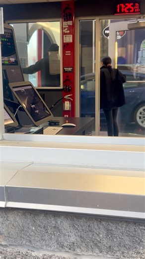 Tesla car battery dies inside a car wash | John Dees | Facebook