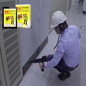 ULTRASONIDO para prevenir el ARCO ELÉCTRICO. Cuando se manipulan cuadros eléctricos, el gran riesgo es que estemos trabajando con un equipo energizado sin saberlo. - Como cuando los interruptores no están bajados. - Hay puentes o bucles en la instalación. - O la batería de condensadores está cargada- Pero hay una forma de medir esto antes de abrir el armario con una pistola de ultrasonidos (desde 215 euros) y si quieres, te la cuento en este documento: 👇👇👇👇👇 https://lnkd.in/ewd2n7-3 PD: En 