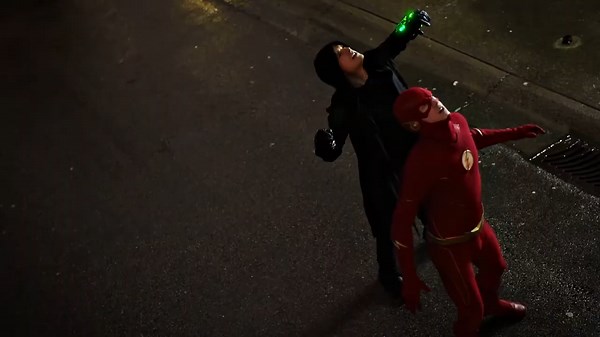 The Flash Cast Faced Danger in These 10 Scenes